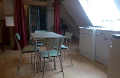 Saint-Parize-le-Chatel Apartment | Studio dans un cadre champetre