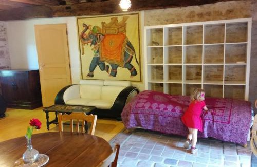 Saint-Parize-le-Chatel Apartment | Studio dans un cadre champetre