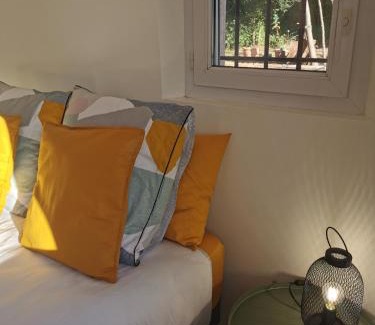 Le Luc Apartment | Studio de charme en Provence, piscine et jacuzzi partagés