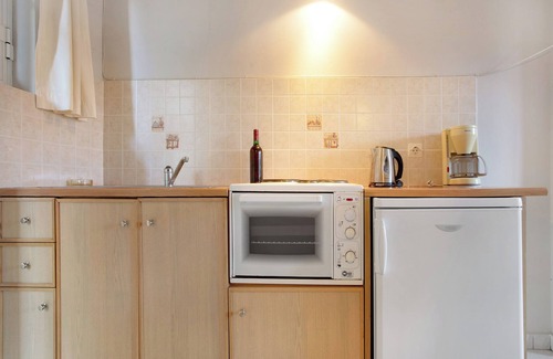 Limni Keri Apartment | Studio "Dolphin Studio 7" with Private Balcony, Shared Garden & Wi-Fi