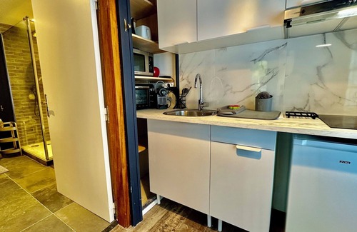 Chartres Apartment | Studio du Bourgneuf in Chartres, with terrace, garden and swimming pool