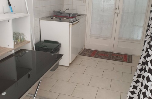 Issoudun House | Studio equipped with all comforts with location for vehicle near shops