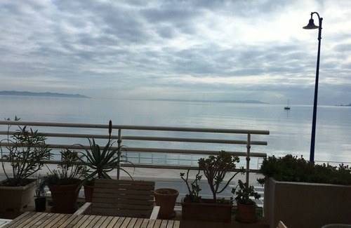 Toulon - Hyeres Apartment | Studio Facing the Sea (20 meters) - very quiet - parking