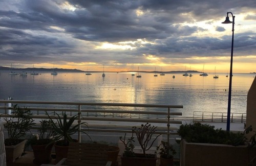 Toulon - Hyeres Apartment | Studio Facing the Sea (20 meters) - very quiet - parking