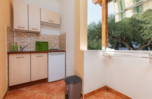 Tucepi Apartment | Studio flat with terrace Tučepi, Makarska (AS-22005-b)