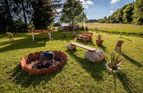 Cerklje ob Krki Apartment | Studio Golden Rose