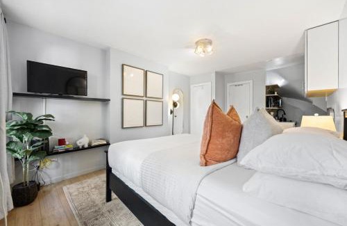 Midtown West Apartment | Studio Haven in Times Square & Nearby Restaurants