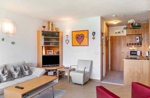 Seefeld in Tirol Apartment | Studio 'Heart' with Mountain View, Shared Garden and Wi-Fi