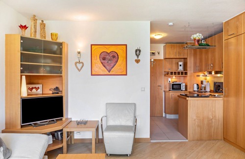 Seefeld in Tirol Apartment | Studio 'Heart' with Mountain View, Shared Garden and Wi-Fi