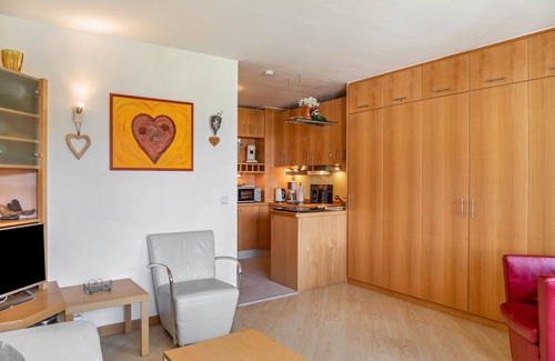 Seefeld in Tirol Apartment | Studio 'Heart' with Mountain View, Shared Garden and Wi-Fi