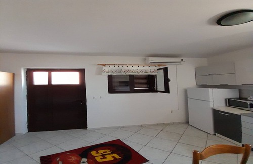 Dinjiska Apartment | Studio in Dinjiška on the Beachfront