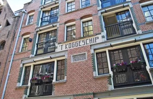 Burgwallen Nieuwe Zijde Apartment | Studio Koggeschip Amsterdam BB