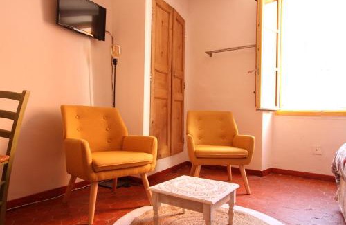 Cotignac Apartment | Studio le coquelicot by les toits de cocagne