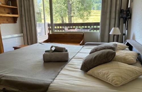 La Salle-les-Alpes Apartment | Studio Le P'tit Aigle pied des pistes et télécabine départ ski au pied