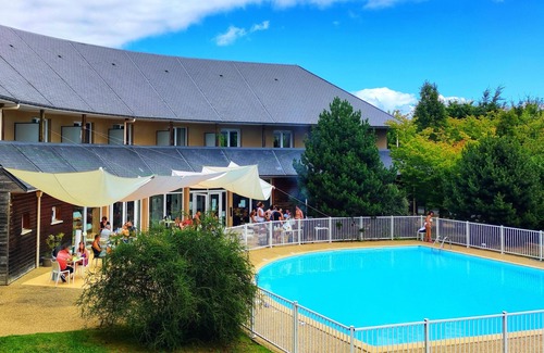 Equemauville Apartment | Studio "le tantôt" pool view