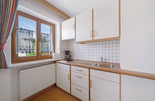 Salonetto Apartment | Studio 'Meran' with Mountain View, Shared Terrace and Wi-Fi