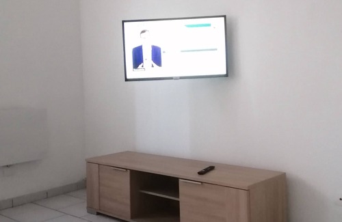 Saint-Charles du Port Apartment | Studio Meublé 25m2 Proximité bus Supermarché les Docks