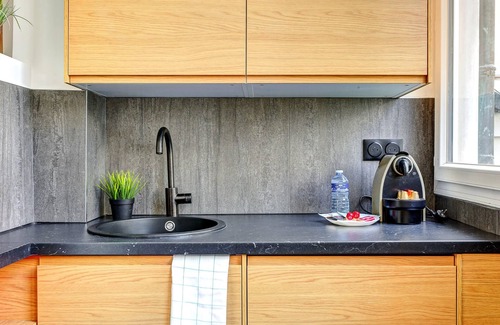 Champs-Elysees Apartment | Studio Neuf et Climatise, sur les Champs Elysees