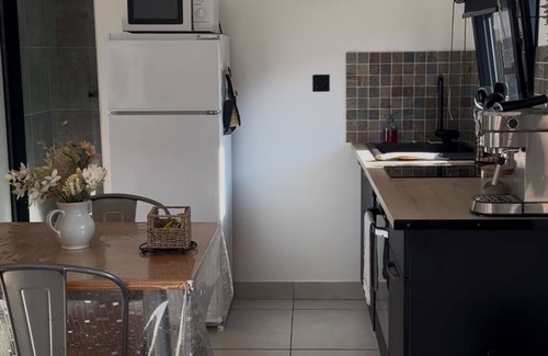 Colline-Beaumont Apartment | Studio on the farm. Pets welcome!