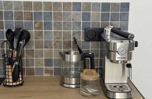 Colline-Beaumont Apartment | Studio on the farm. Pets welcome!