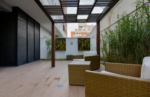 Reboucas Apartment | Studio prox shopping Curitiba Wifi, TV a Cabo e ar by UROOMS