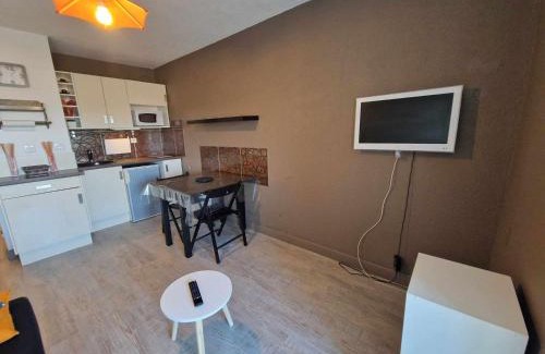 Marseillan Plage Apartment | Studio Rénové avec Terrasse et Parking Privé au Cœur de Marseillan - FR-1-326-598