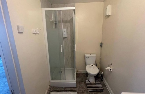 Patchway Apartment | Studio-Sleeps 2 free parking-garden-near shops
