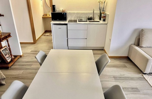 A Ver-o-Mar Apartment | Studio Sleeps 4 - Patio - Free parking - Tv & WiFi