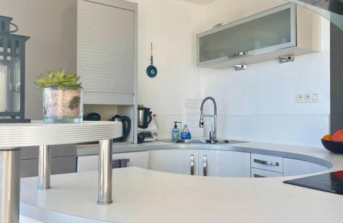 Frejus Apartment | Studio spacieux, vue imprenable sur la mer