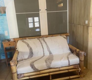 La Celle-sous-Gouzon Apartment | Studio Tahiti du Cloitre