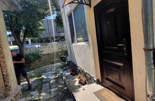 Varna Cottage | Studio, top center Varna