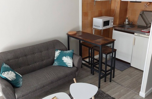 Gramat Apartment | Studio type T2, hypercentre, furnished with air conditioning and parking