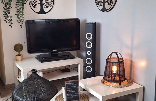 Villeneuve-les-Beziers Apartment | Studio with private patio