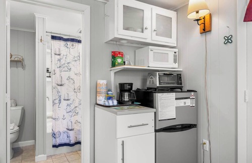 East Orleans Apartment | Studio, Walk to Nauset Beach!