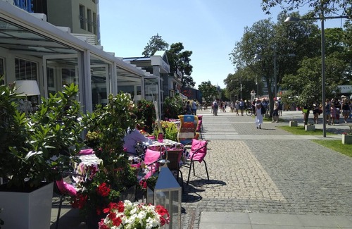 Wiselka Apartment | Studio with a pool and a large balcony not far from the sea and lake, WIselka