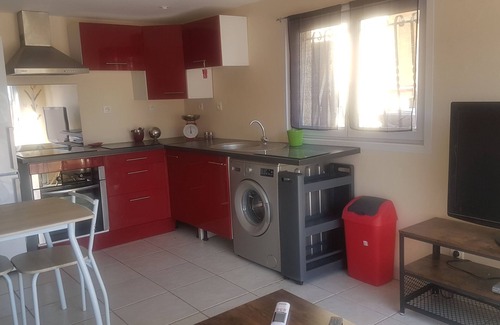 Nezignan-L'Eveque Apartment | Studio with garden and private parking