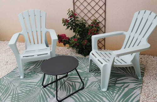 Saint-Jean-de-Fos Apartment | Studio with private outdoor space in a quiet location near the river