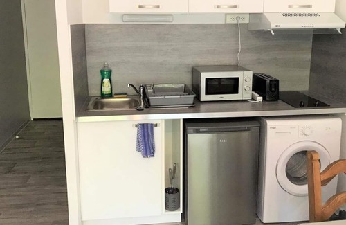 Liberation Apartment | Studio with Private Parking - 15 min from the train station