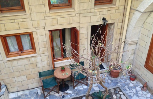 Old Town Rethymnon Apartment | Studio with Shared Patio by Barbara Studios, near the Venetian Port