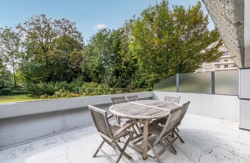 Saint-Maurice Pellevoisin Apartment | Studio with terrace near tramway + parking