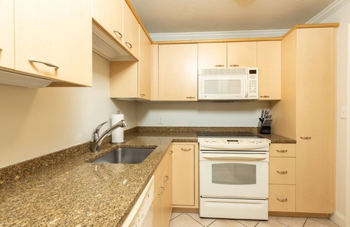 Fenway–Kenmore Apartment | Stunning 1 Bedroom in Luxury High Rise with Views