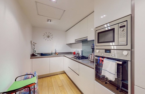 Queen's Gate Apartment | Stunning 2BD flat in South Kensington with a patio