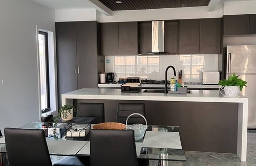 Carrum Downs House | Stunning 4 Bedroom Townhouse with all you need for perfect stay .