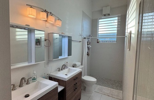 Arecibo Pueblo House | Stunning 4 Bedroom Atlantic Ocean View Loft in Arecibo, ac,wifi, newly remodeled