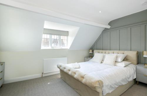 Cirencester Apartment | Stunning 4 Bedroom Townhouse in Cirencester