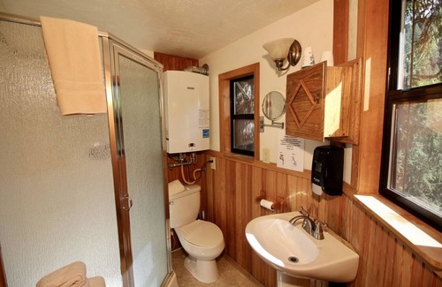 Cave Junction Resort | Stunning 47 foot high Treehouse!