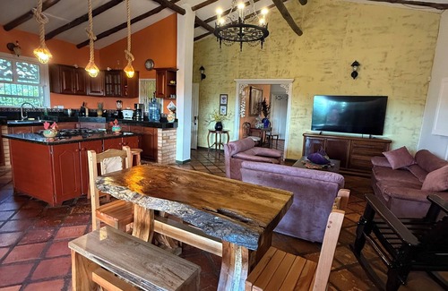 Pereira Villa | Stunning 5 BR Villa with Mountain Views & WiFi in COMBIA-Pereira, CO