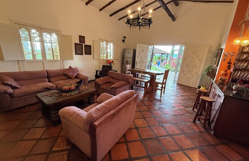 Pereira Villa | Stunning 5 BR Villa with Mountain Views & WiFi in COMBIA-Pereira, CO