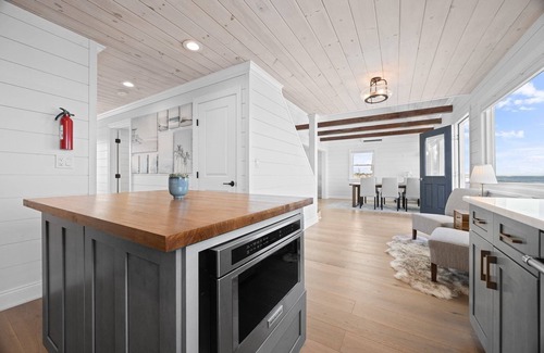 Scituate House | Stunning and Stilted - Luxury Oceanfront Escape with Deck, Direct Beach Access, Minutes to Downtown!