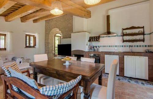 Mombaroccio Apartment | Stunning Apartment in Mombaroccio near Metauro River